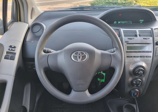 Toyota Yaris cena 11700 przebieg: 235700, rok produkcji 2010 z Kłodzko małe 529